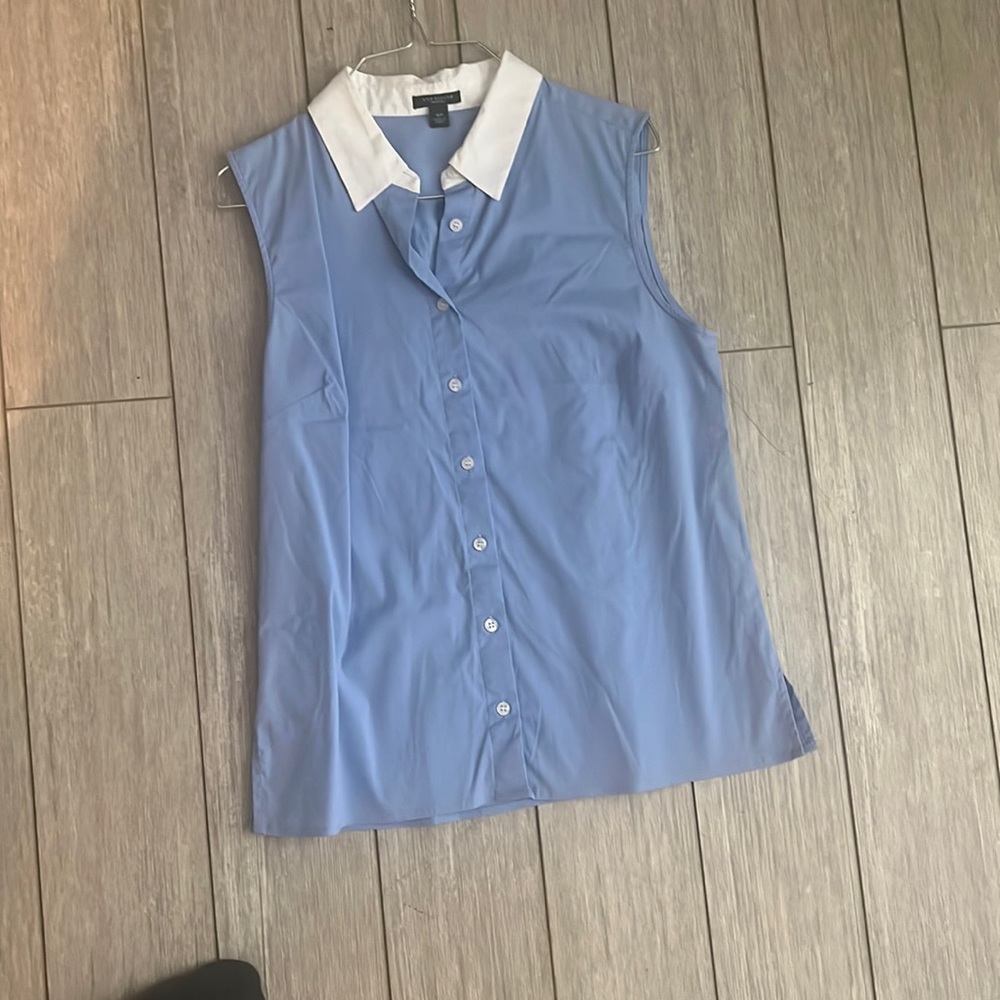 sleeveless button up